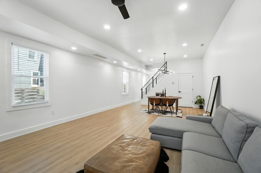 Building Photo - 831 Dayton Ave