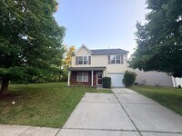 Building Photo - Beautiful private home!!