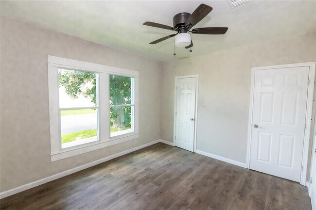 Building Photo - 200 W James Ave