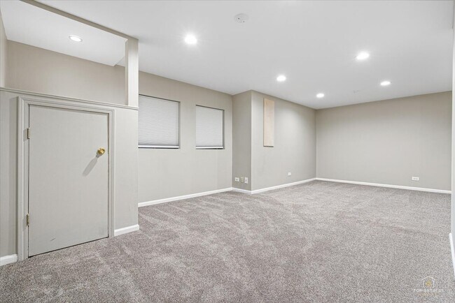Building Photo - 126 Bay Dr