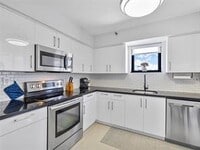 Building Photo - 3372 NE 191st St