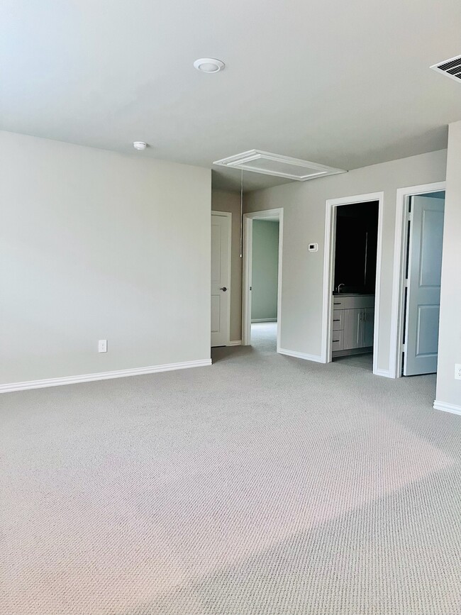 Building Photo - 1202 Booker Dr