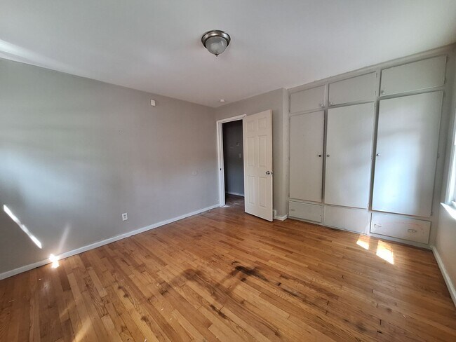 Building Photo - 14510 Greenview Rd