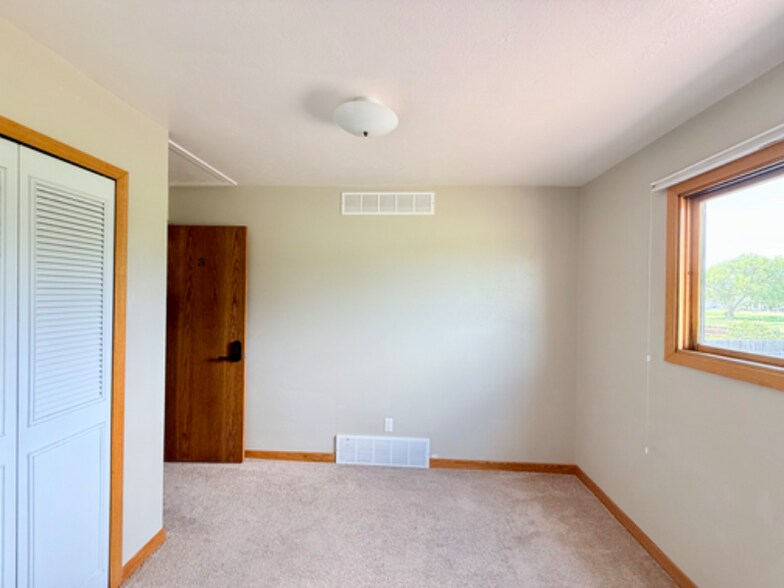 Building Photo - 301 W Mangrum Dr