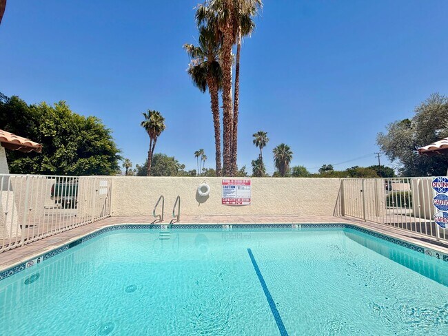 Building Photo - COMING SOON!! 2 Bedroom 1 Bathroom apartment in Palm Springs!