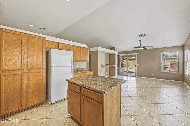 Building Photo - 4008 W Bloomfield Rd