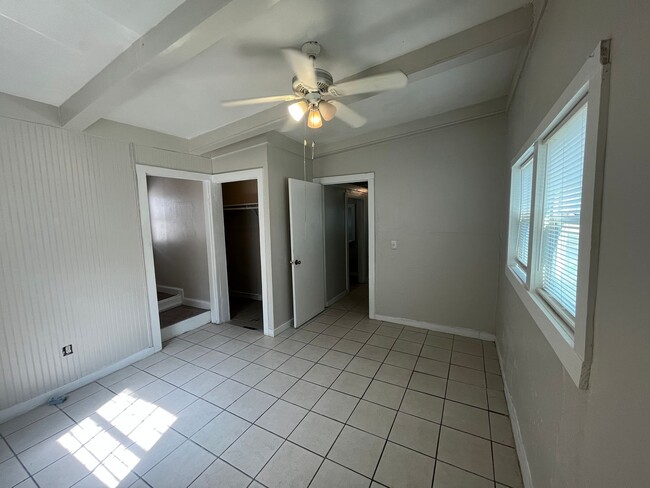 Building Photo - FLOUR BLUFF ONE BEDROOM W/ BILLS PAID!!