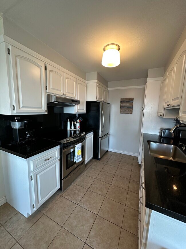 Building Photo - 3707 E Livingston Dr