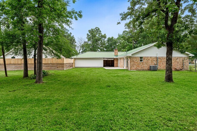Building Photo - 25802 Maplewood Dr