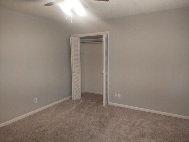 Building Photo - Large 2 bedroom 2 bathroom house with 1 ca...