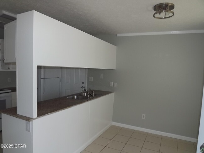 Building Photo - 2712 Oak Hammock Dr