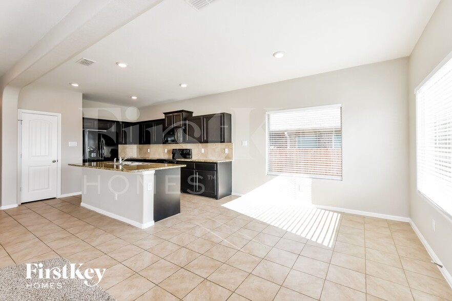 Building Photo - 625 Stanmire Lake Trl