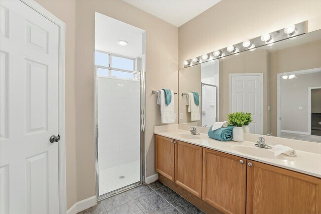 Building Photo - 3253 Stanhope Dr