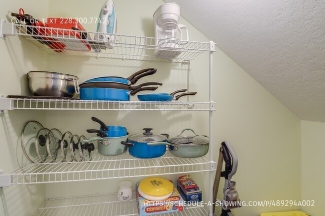 Building Photo - 1229 Century Oaks Dr