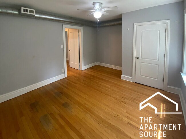 Building Photo - 3018 N Karlov Ave