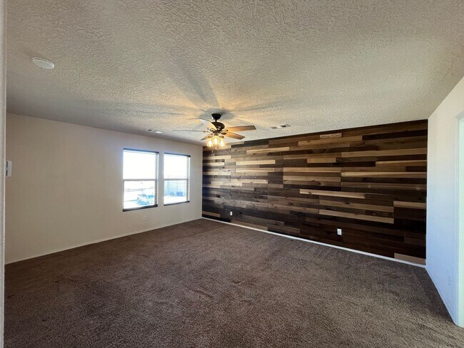 Building Photo - Roomy 3 Bedroom 2 Bathroom Home In Los Lunas!