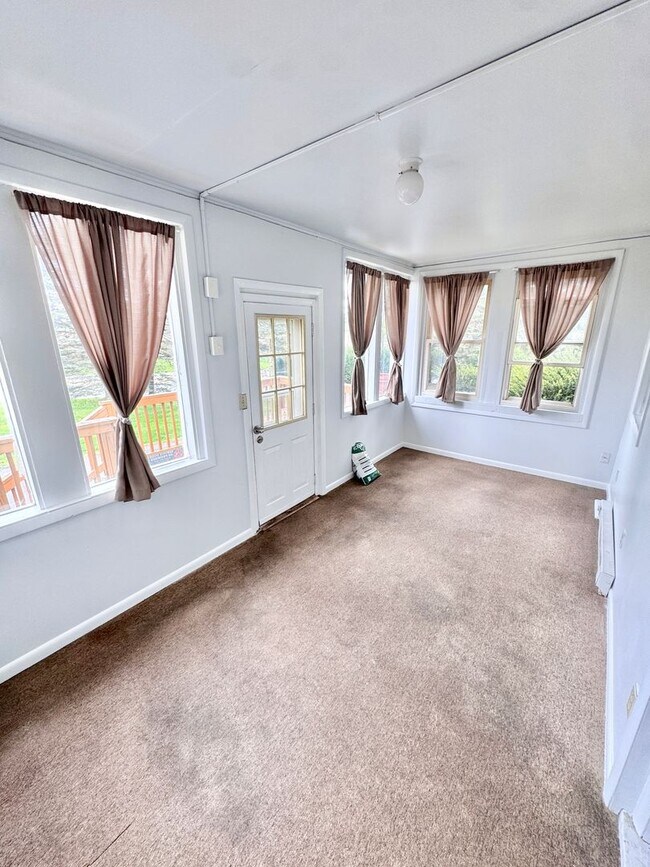 Building Photo - 8361 Schantz Rd