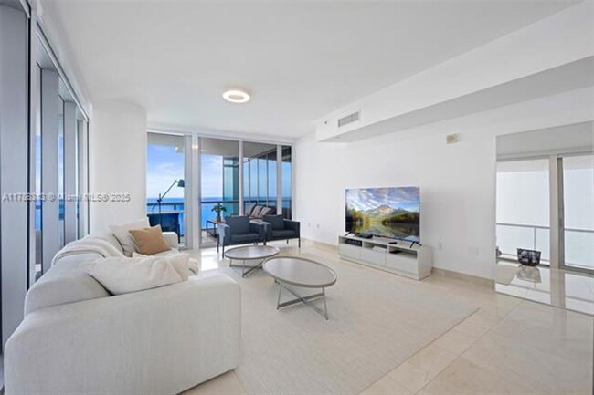Building Photo - 17121 Collins Ave