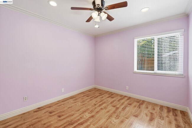 Building Photo - 325 Goshen Ct