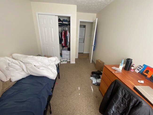 Building Photo - 3-Bedroom Apartment Near IU Bloomington Campus