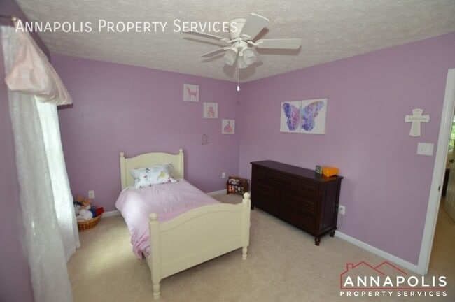 Building Photo - 555 Brightview Dr
