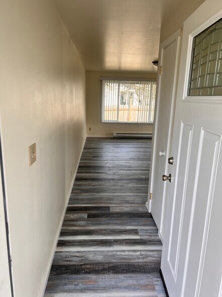 Building Photo - 530 Front St