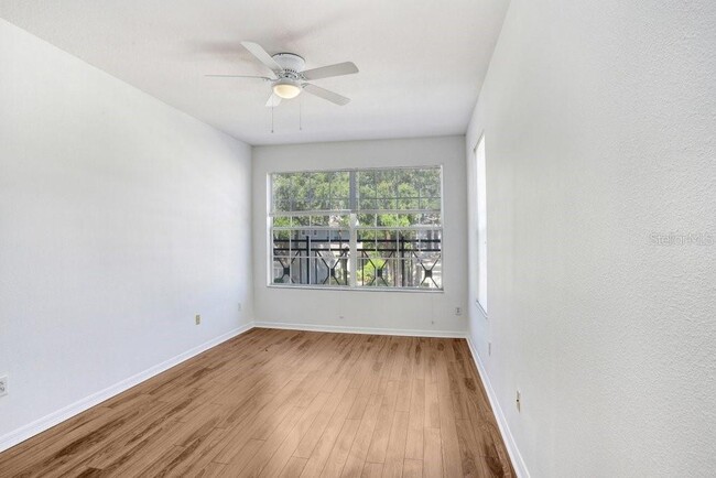 Building Photo - 2050 Park Crescent Dr