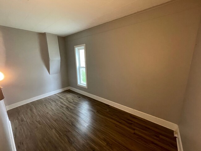 Building Photo - Four Bedroom Available in Delphi IN