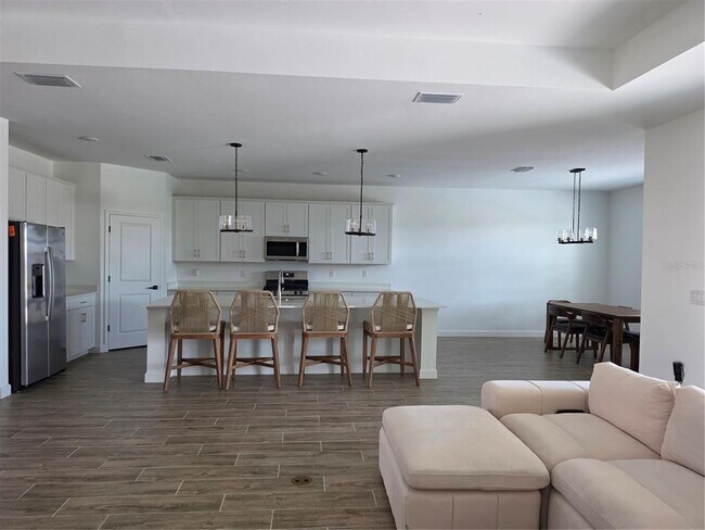 Building Photo - 18334 Ridgeline Dr