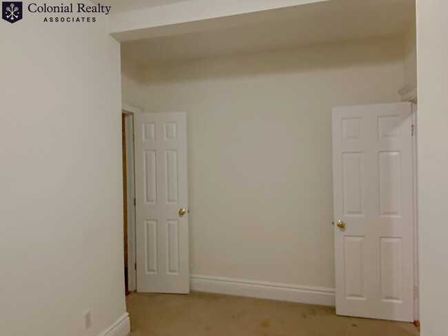 Building Photo - 6 Camelot Ct