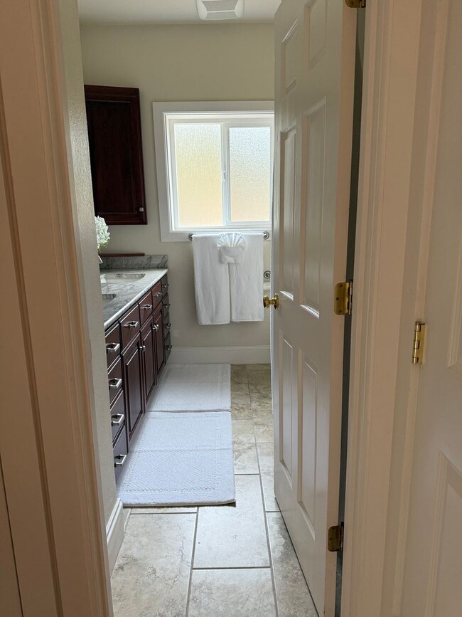 Building Photo - Stunning Bay View Retreat – Fully Furnished 2 Bed / 2 Bath Near Charleston