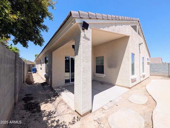 Building Photo - 13959 W Country Gables Dr