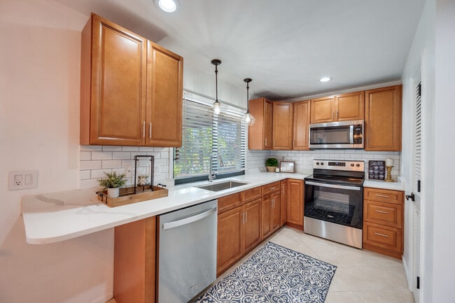 Building Photo - 1759 Azalea Ln