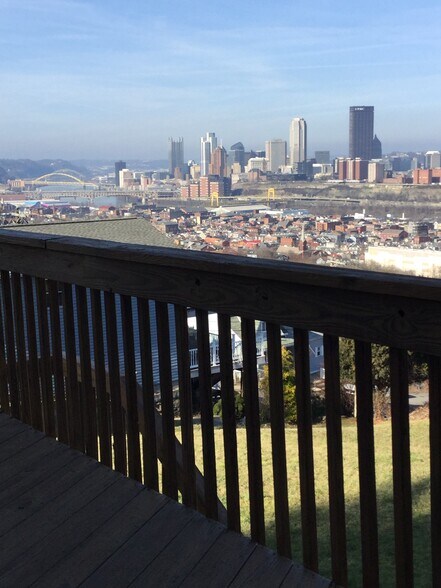 Building Photo - 2309 Wellington St