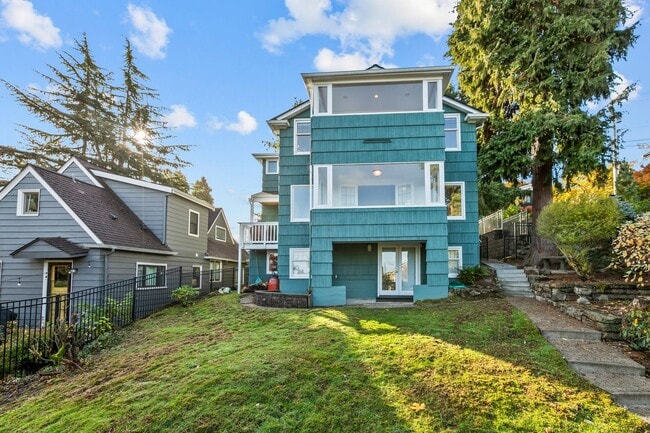 Building Photo - 4Bd/3Ba Seattle House