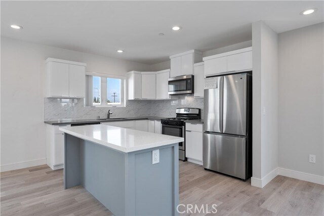 Building Photo - 2727 S La Brea Ave