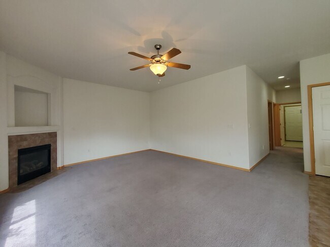 Building Photo - Beautiful South Richland 3-Bedroom Rambler with Open Floor Plan & Spacious Primary Suite!
