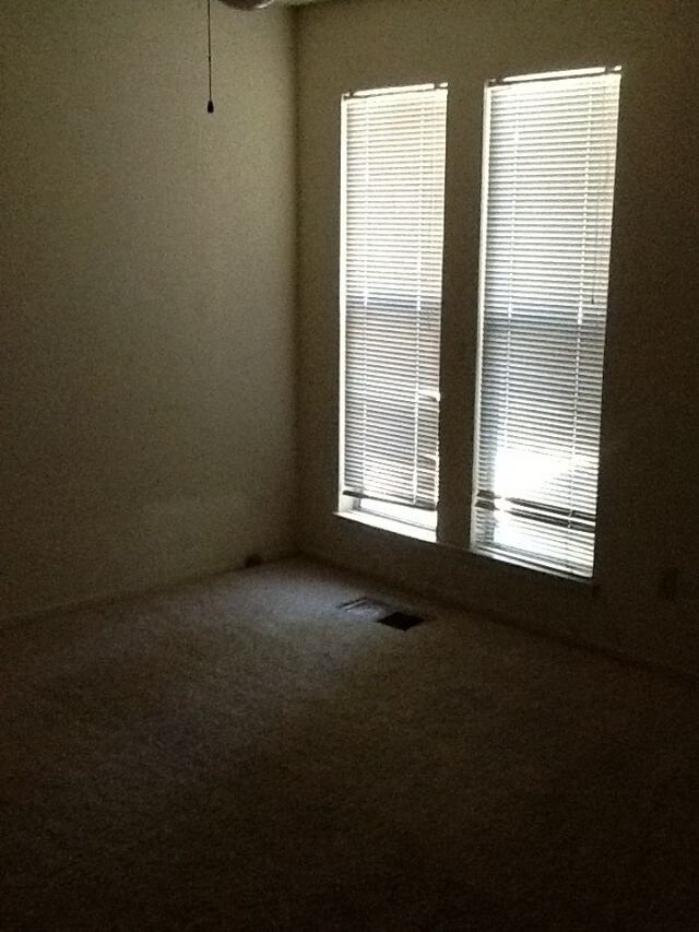 Building Photo - 400 Basswood Ln