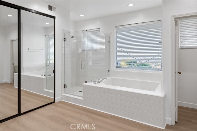 Building Photo - 6 Saros