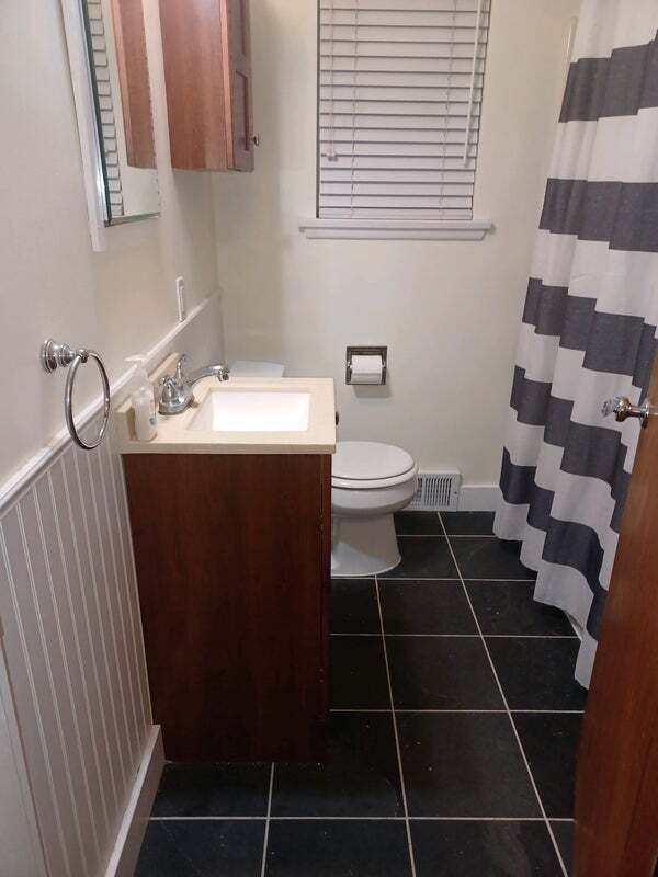 upstairs bath - 4719 SW Findlay St