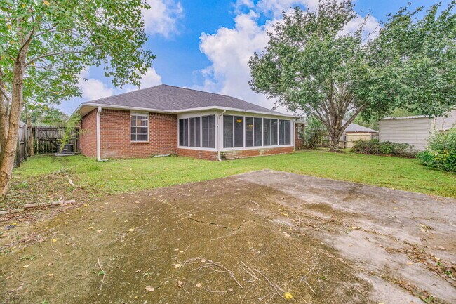 Building Photo - Beautiful property in highly desirable Lilian Woods Subdivision!