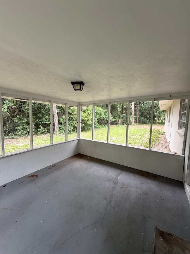 Building Photo - 5525 Springhill Rd
