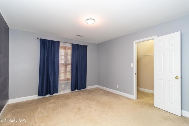 Building Photo - 8334 Bay Gardens Ln