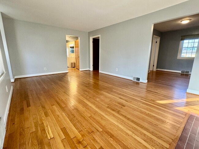 Building Photo - 479 Stratford Dr