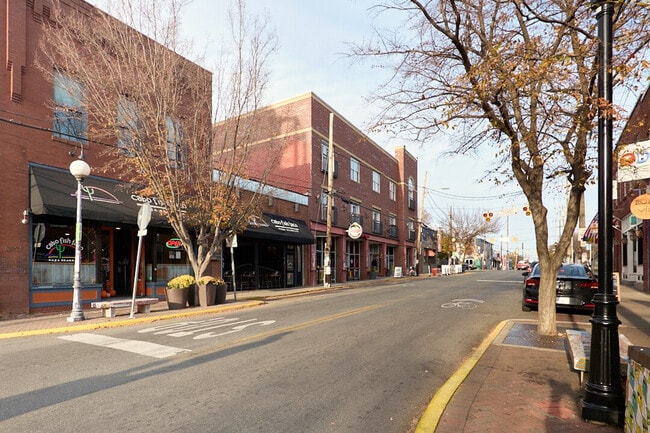 Building Photo - 403 E 33rd St