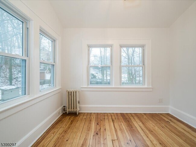 Building Photo - 14 Ravine Ave