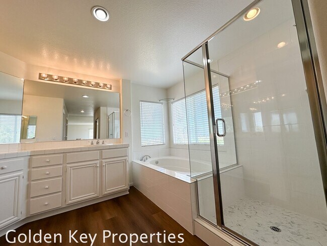 Building Photo - Beautiful spacious home in Mariners Point ...