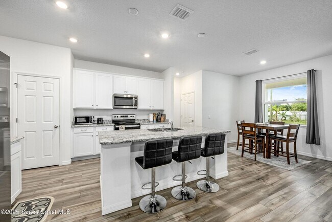 Building Photo - 1717 Dalroy St NW