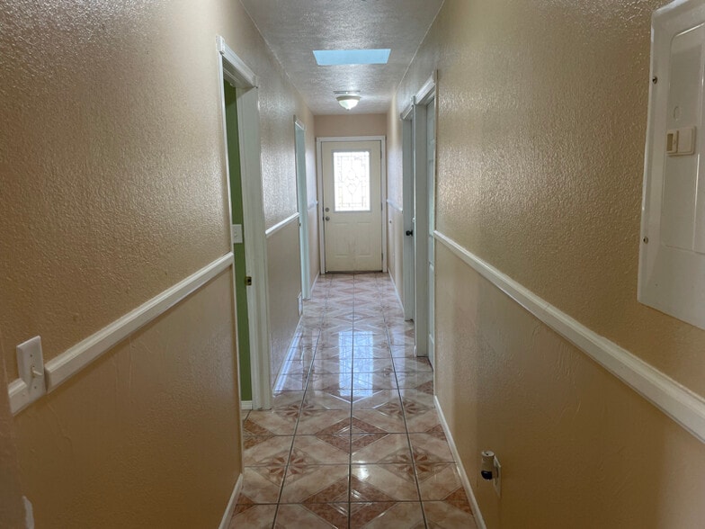 Building Photo - 319 W 14th St