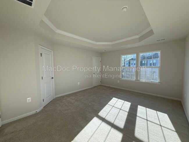 Building Photo - 1100 Rampart Dr